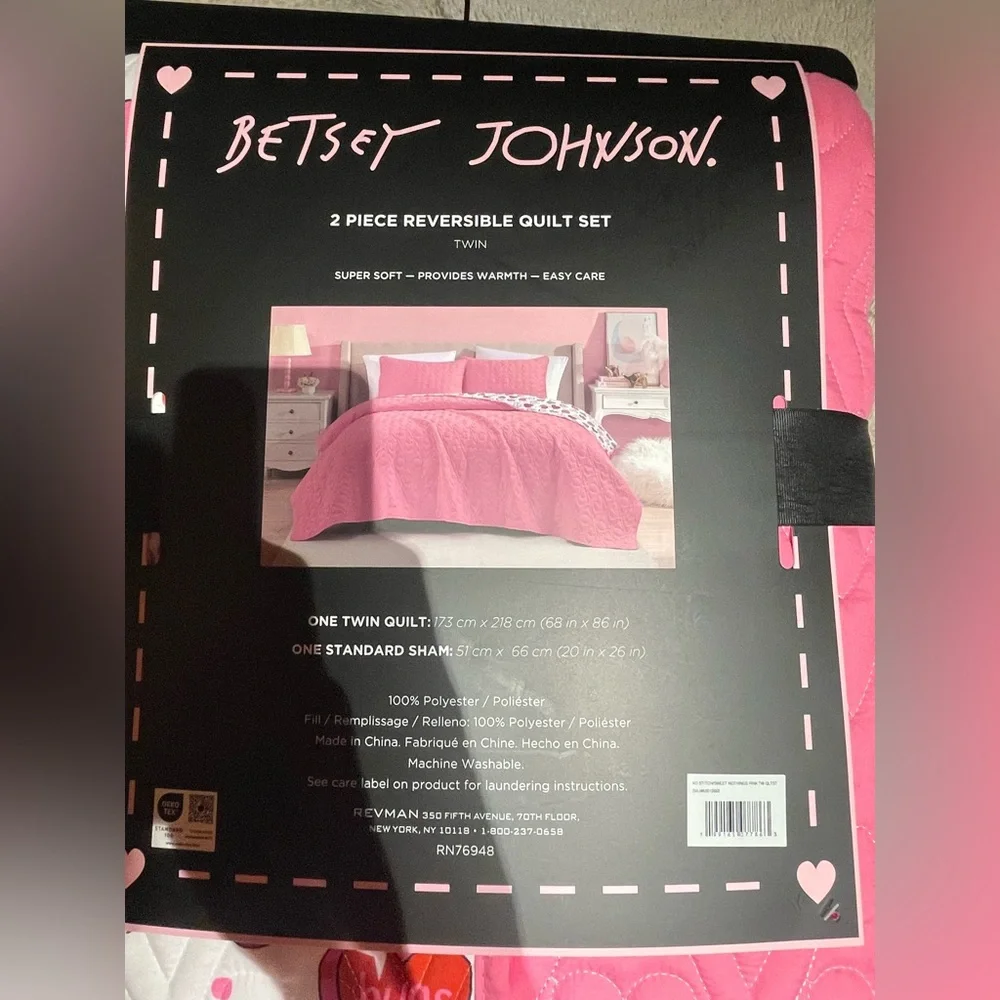 NWT Betsey Johnson Reversible Twin Conversation Heart Quilt and Sham Set